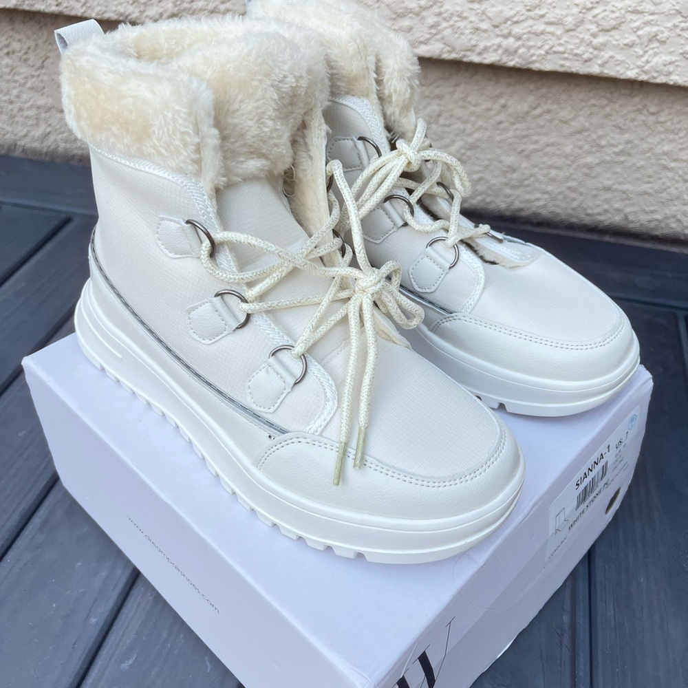 White Winter Boots with Faux Fur Lining